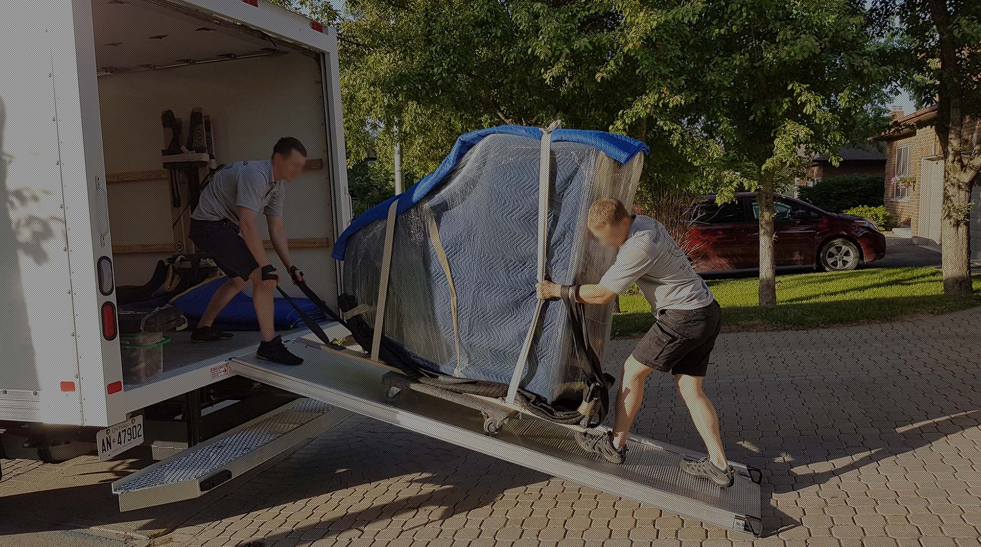 <strong>10 Years experience <br/>in </strong>moving pianos